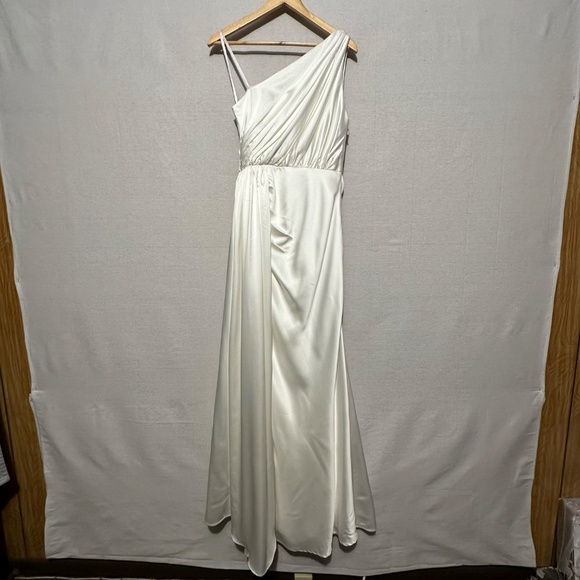 NWT Ieena for Mac Duggal Gathered One Shoulder Satin Faux Wrap Gown - size 4 - Picture 4 of 7